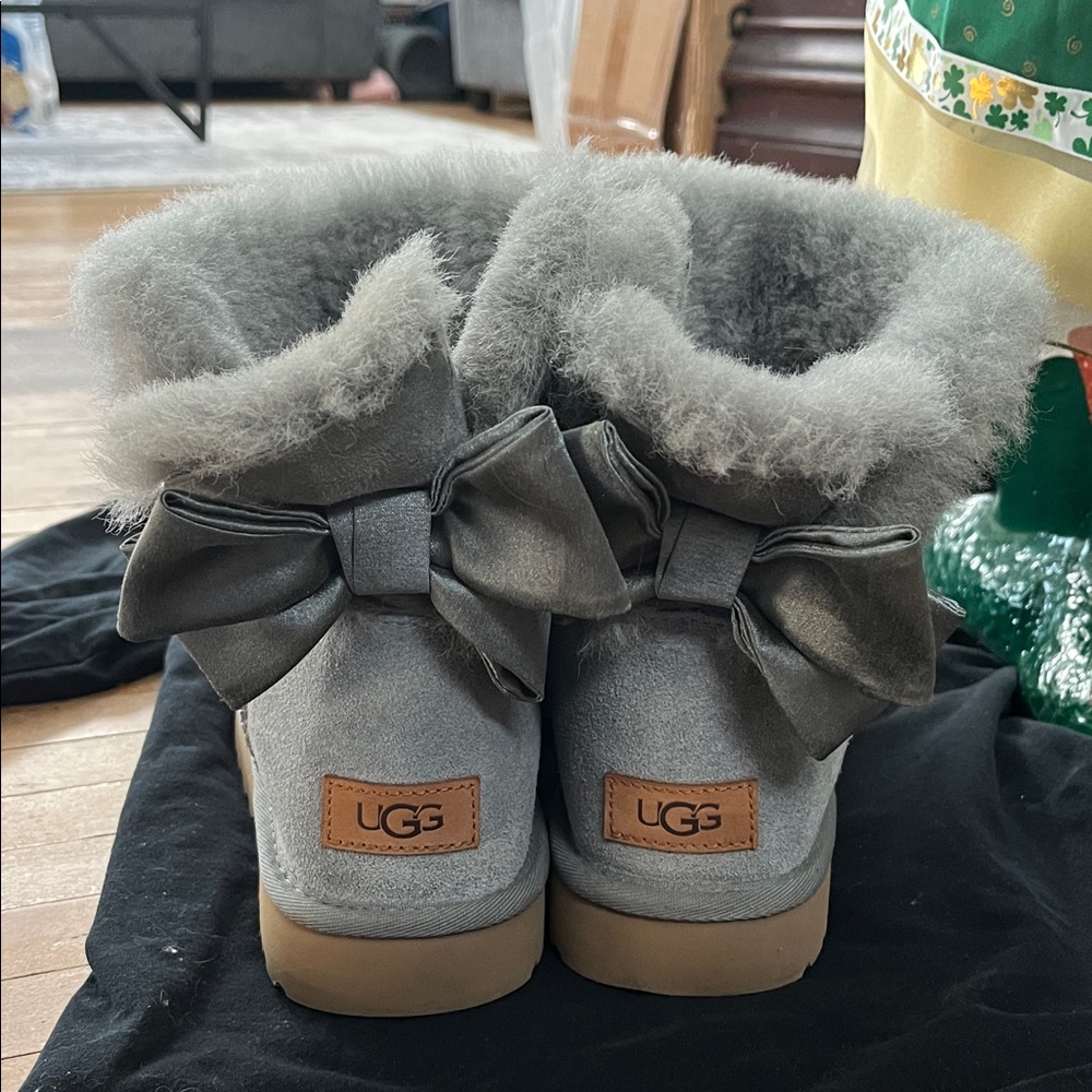 UGG Mini Bailey Bow II and Care Kit